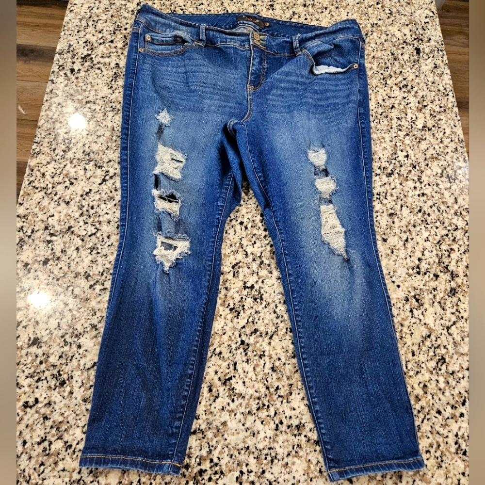 Torrid distressed Jegging blue jeans